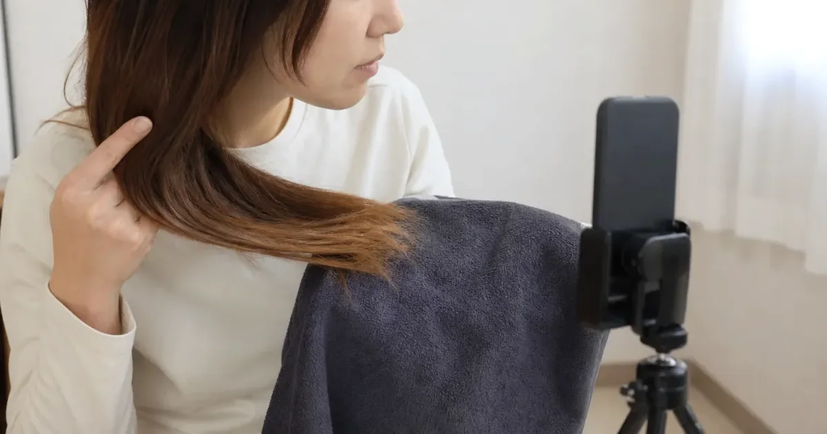 毛先が乾いて見えるとき、次の美容室までに確認する順番の比較用編集写真